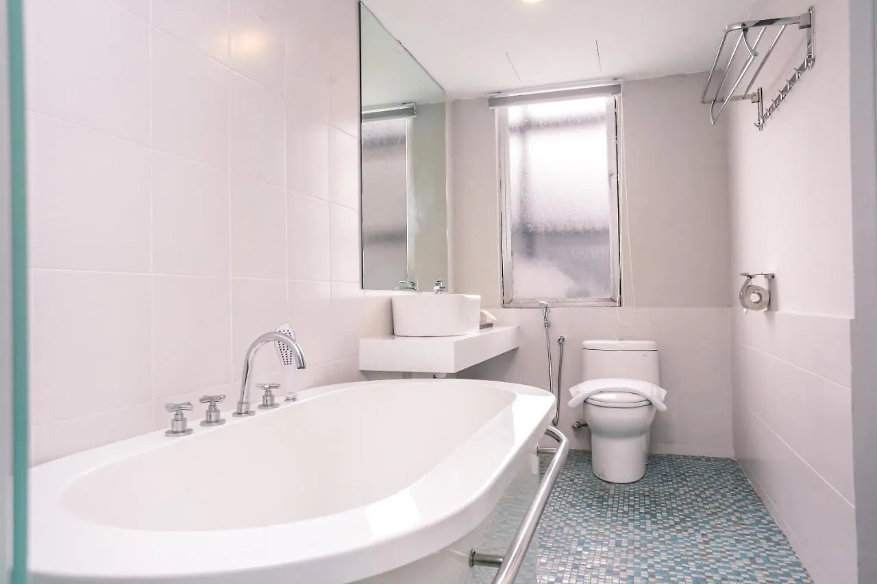 Days Hotel & Suites By Wyndham Kl - Chan Sow Lin Mrt Or Lrt Kuala Lumpur