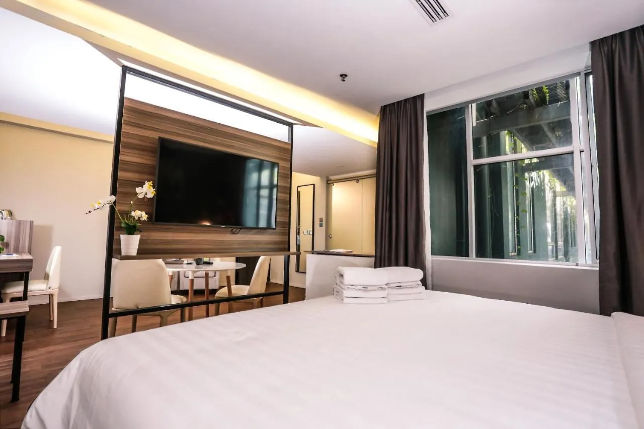 Days Hotel & Suites By Wyndham Kl - Chan Sow Lin Mrt Or Lrt Kuala Lumpur