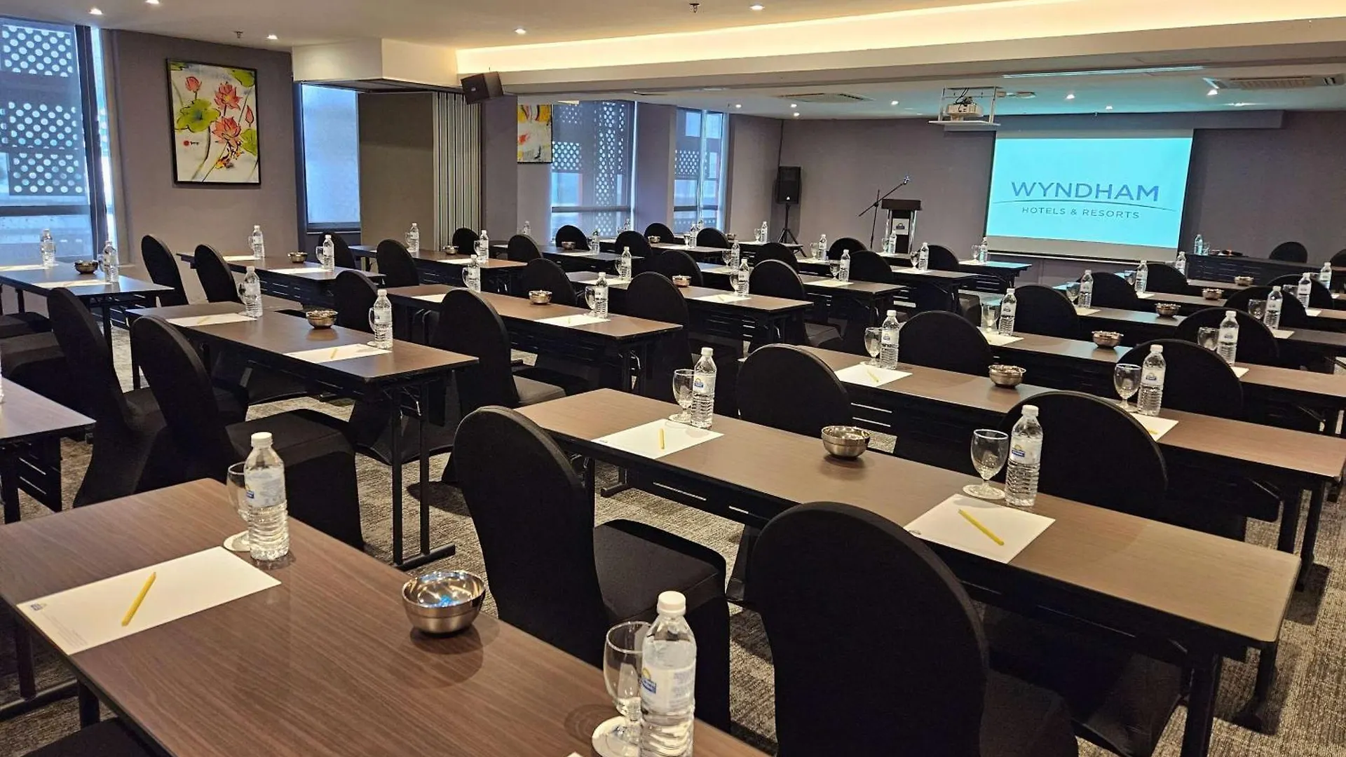 Days Hotel & Suites By Wyndham Kl - Chan Sow Lin Mrt Or Lrt Kuala Lumpur